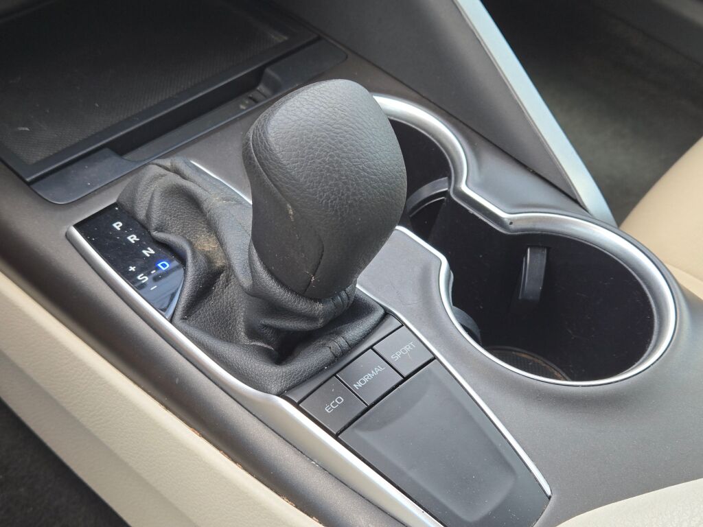 2022 Toyota Camry LE photo 20