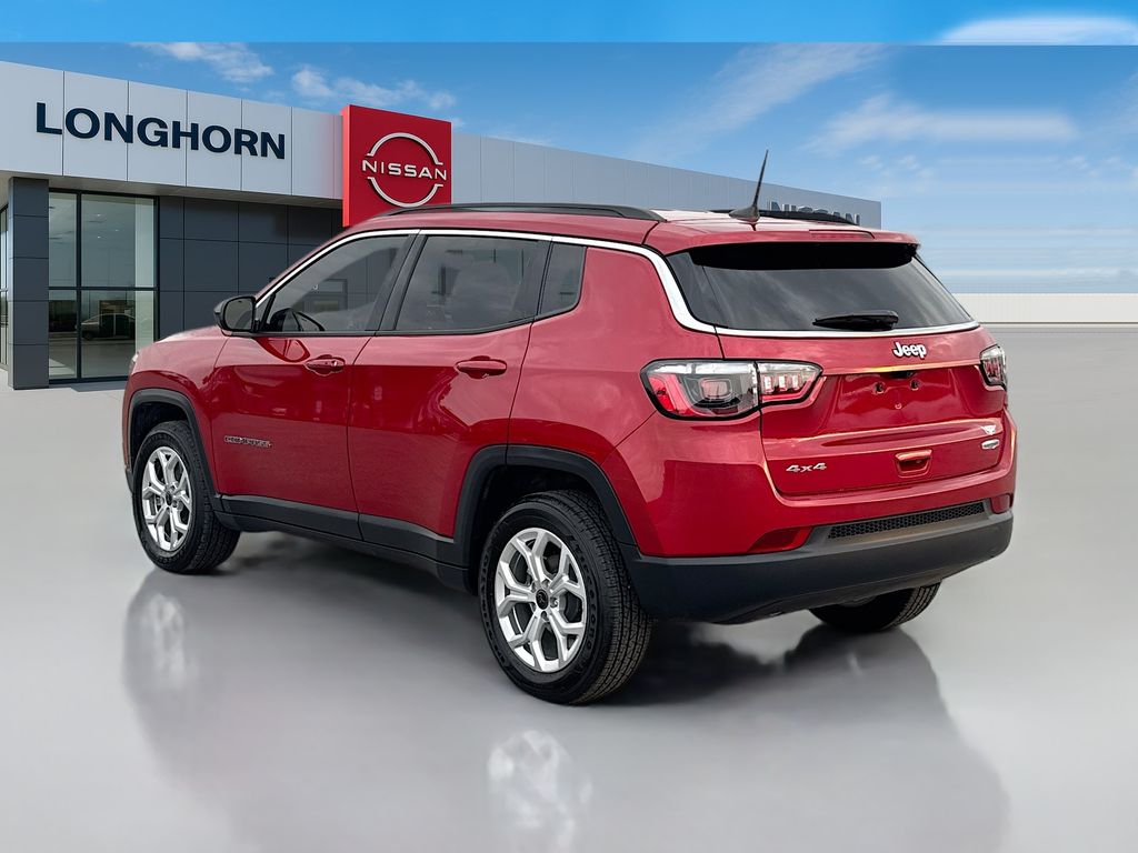 2025 Jeep Compass Latitude photo 4