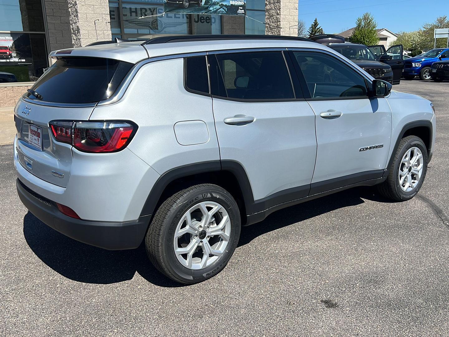 2025 Jeep Compass Latitude photo 6