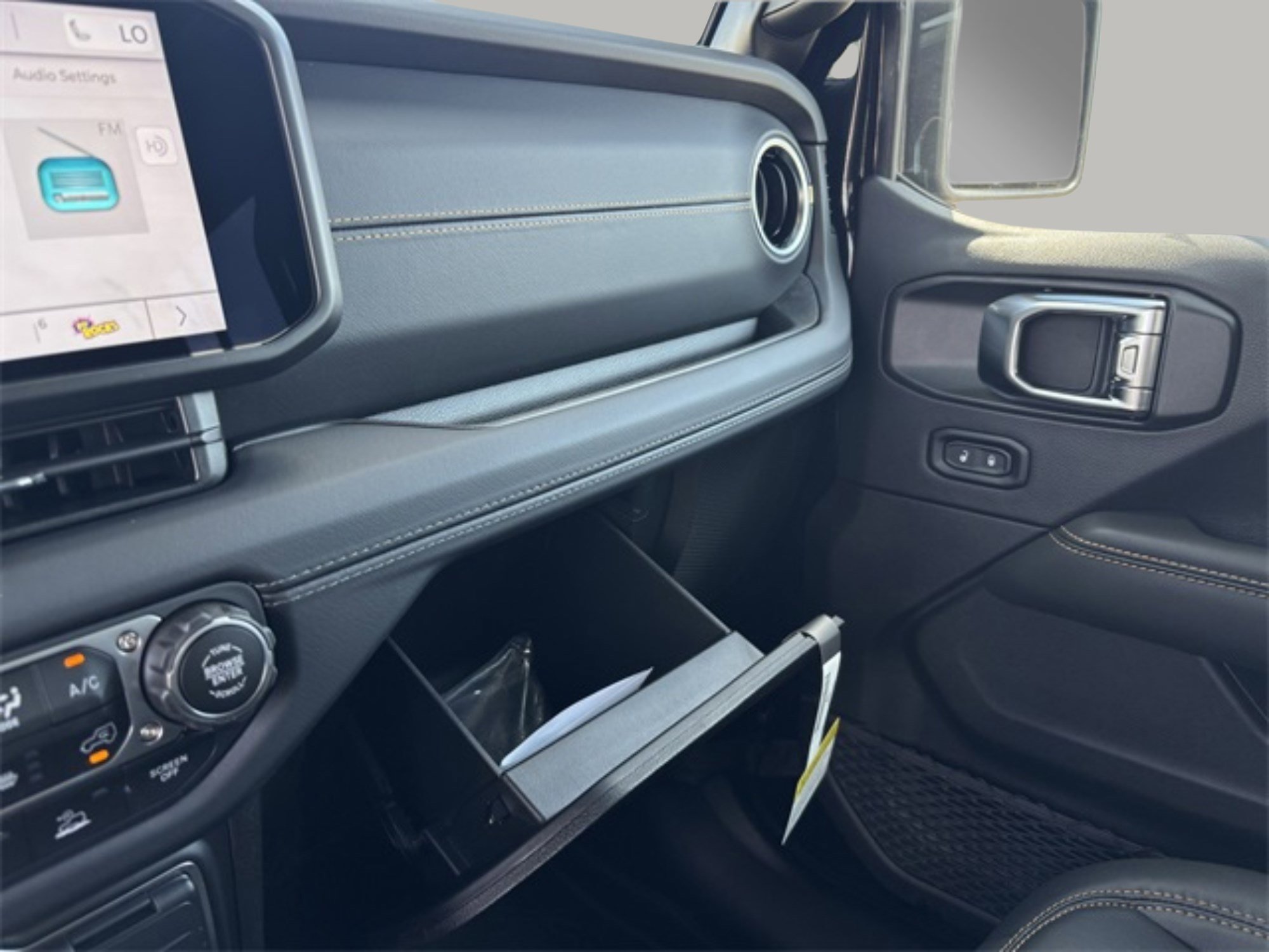 2025 Jeep Wrangler Sahara photo 18