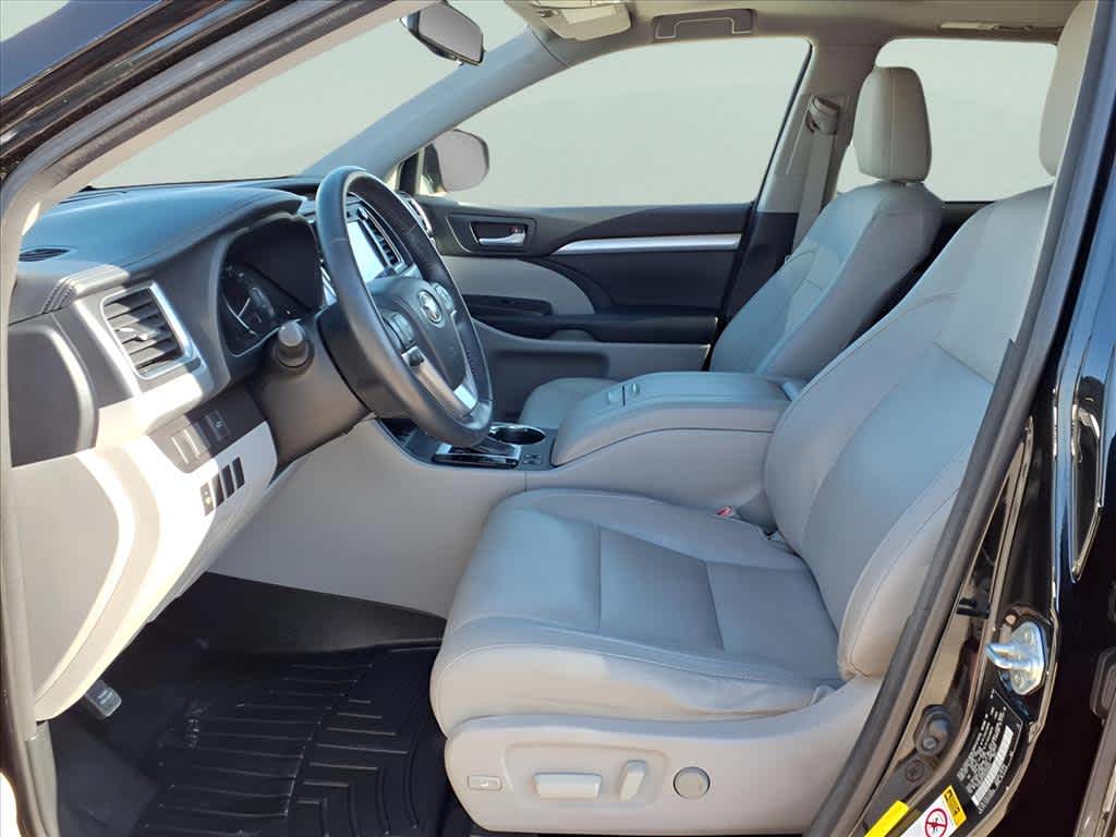 2014 Toyota RAV4 XLE photo 21