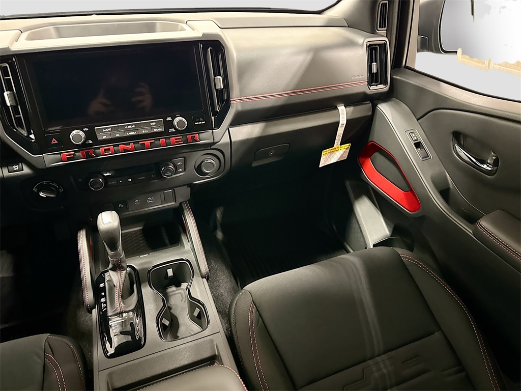 2025 Nissan Frontier PRO-4X photo 8