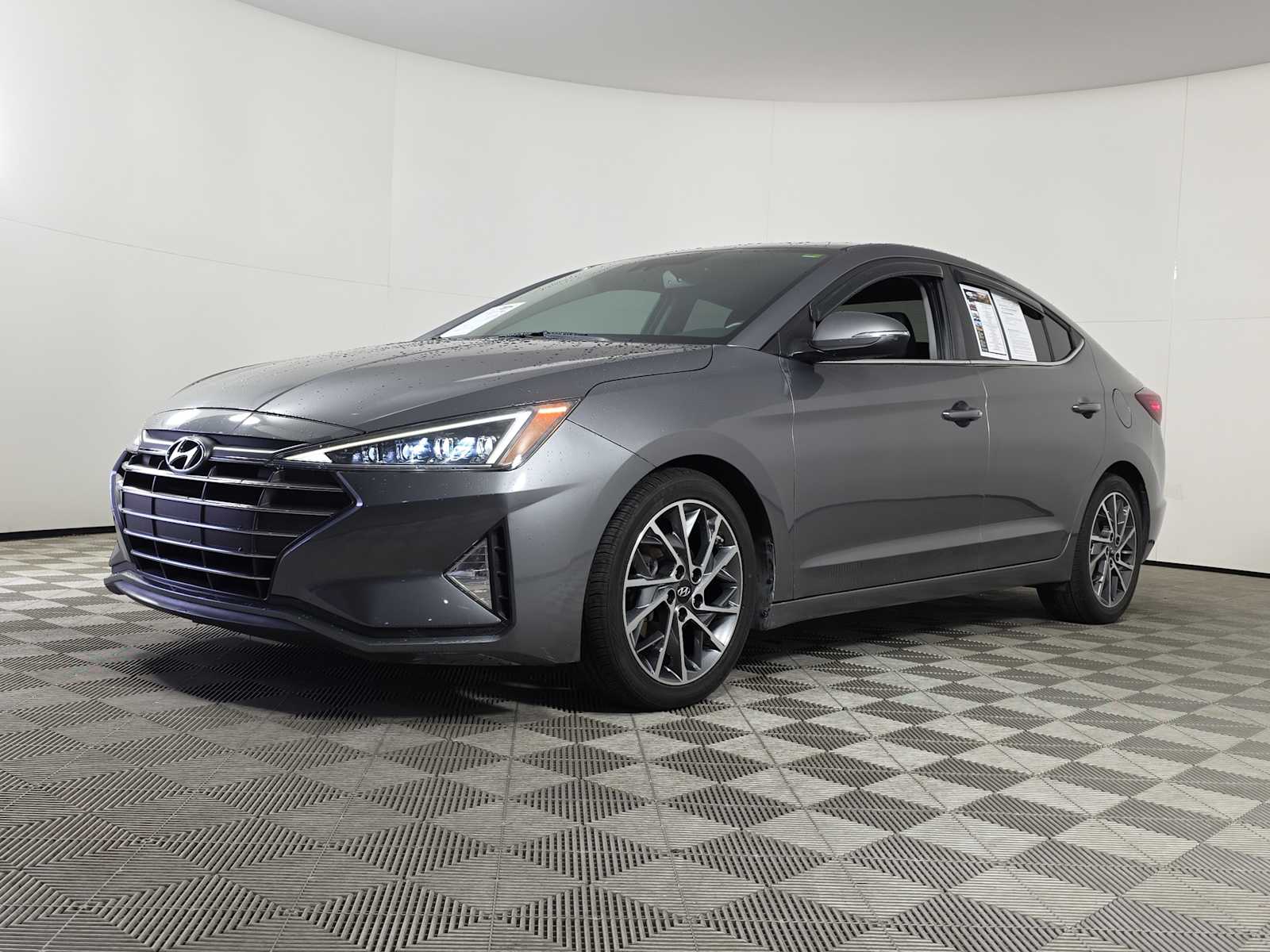 2020 Hyundai Elantra Limited photo 3