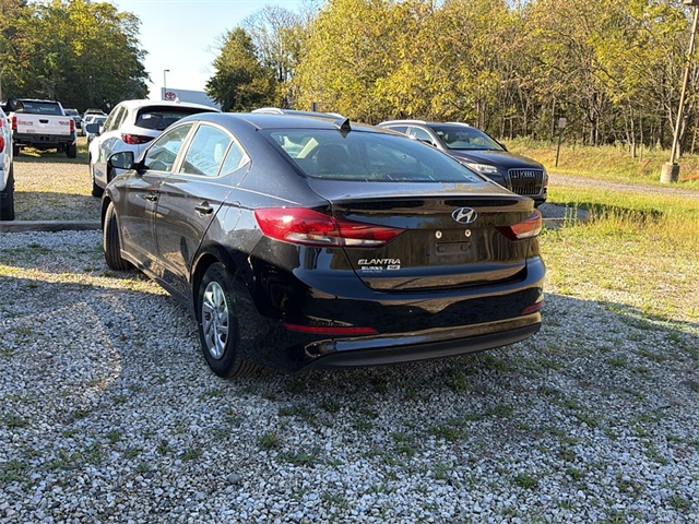 2017 Hyundai Elantra SE photo 2
