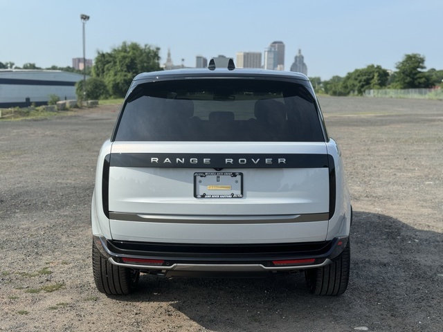 2024 Land Rover Range Rover SE photo 2