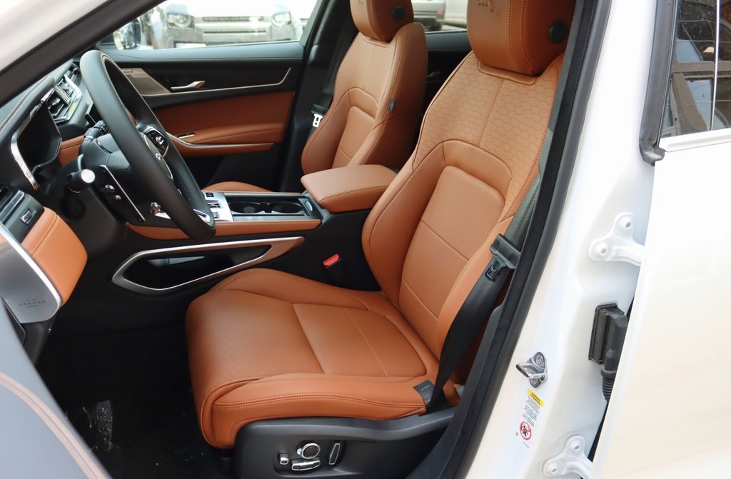 2026 JAGUAR PACE P400 - Image 13