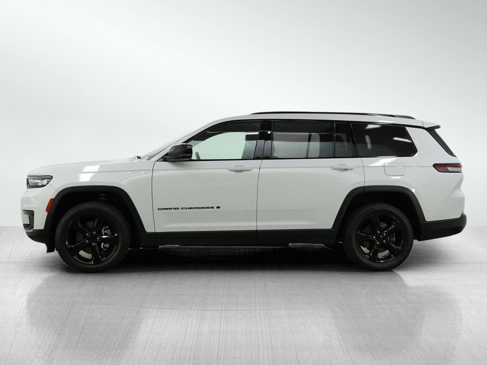2022 Jeep Grand Cherokee Altitude photo 2