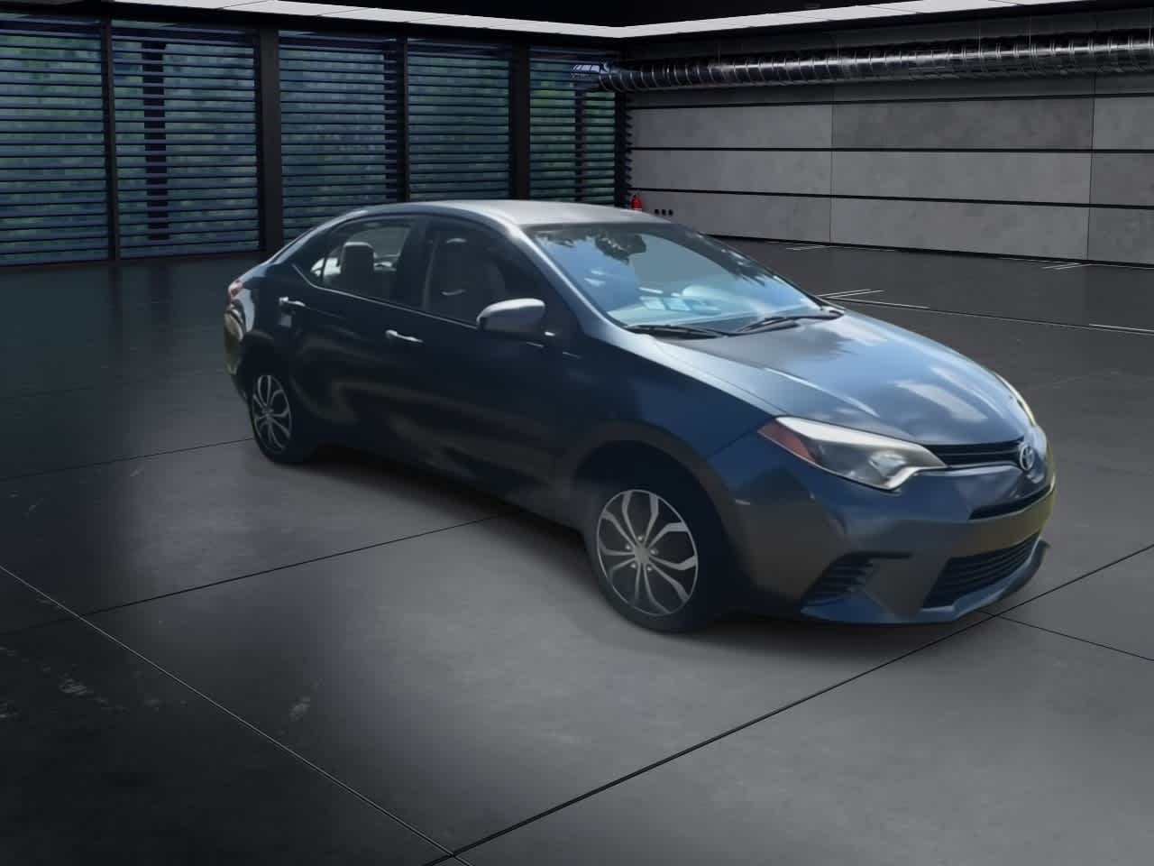2016 Toyota Corolla LE photo 2