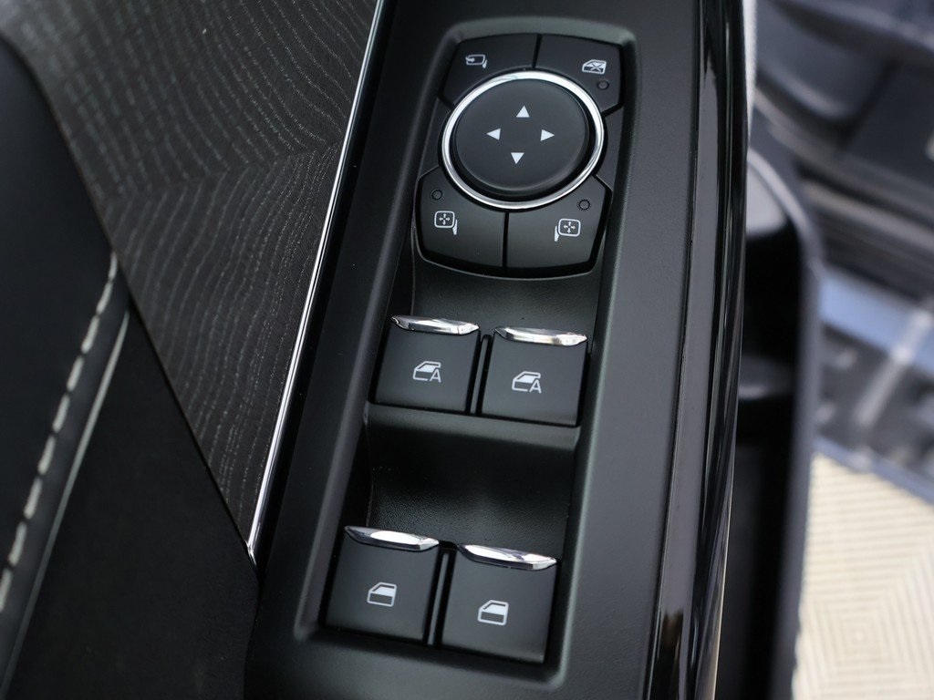 2023 Ford F-150 Lightning Platinum photo 26