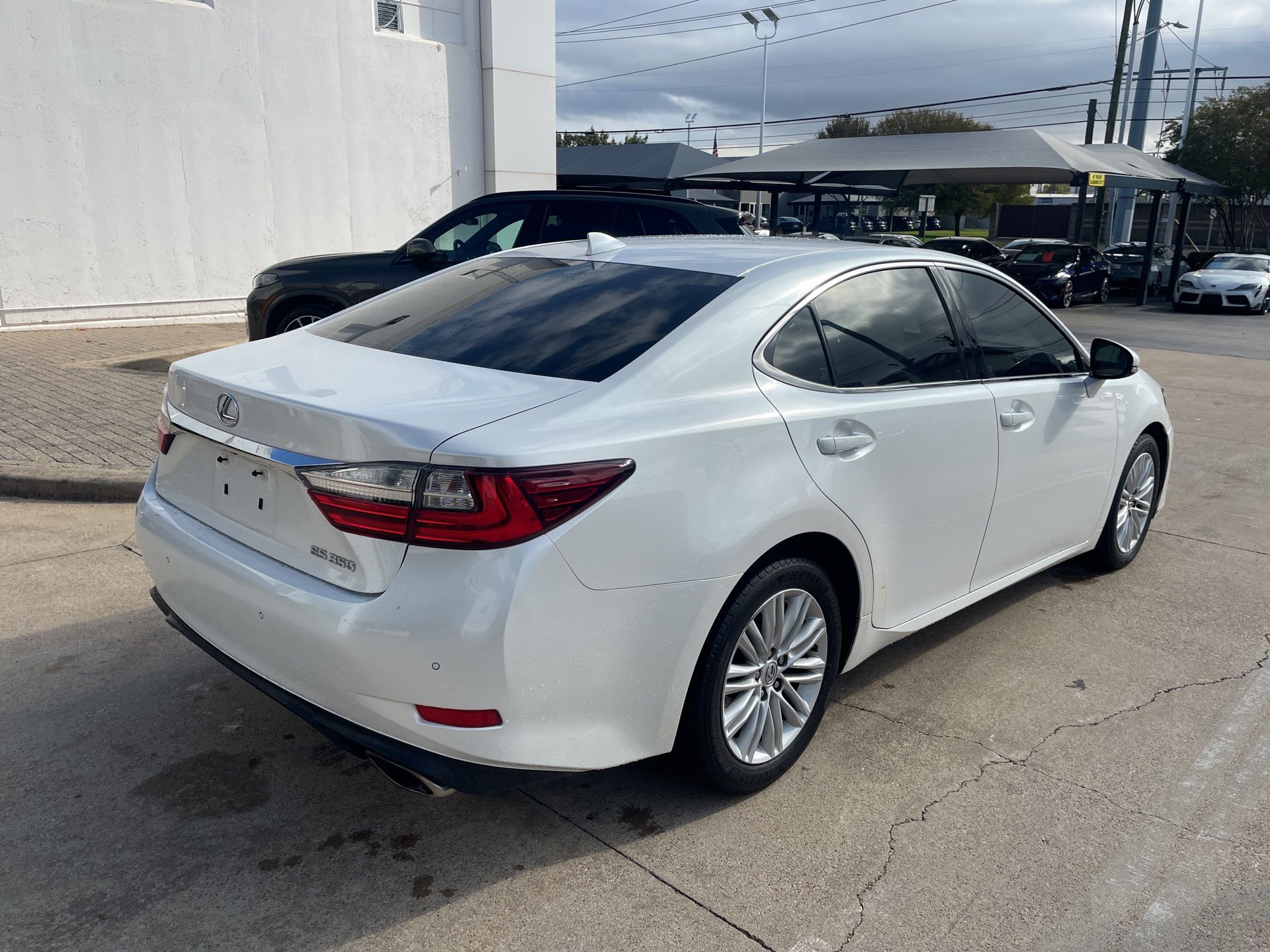 2017 Lexus ES 350 photo 4