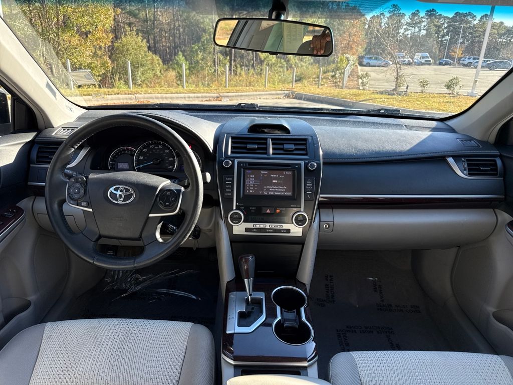 2014 Toyota Camry XLE photo 2