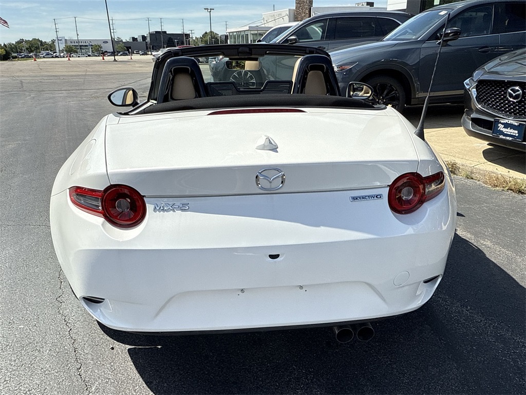 2025 Mazda MX-5 Miata Miata Grand Touring photo 2