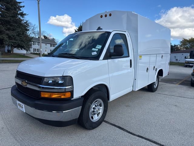 2025 Chevrolet Express Cutaway Base's photo