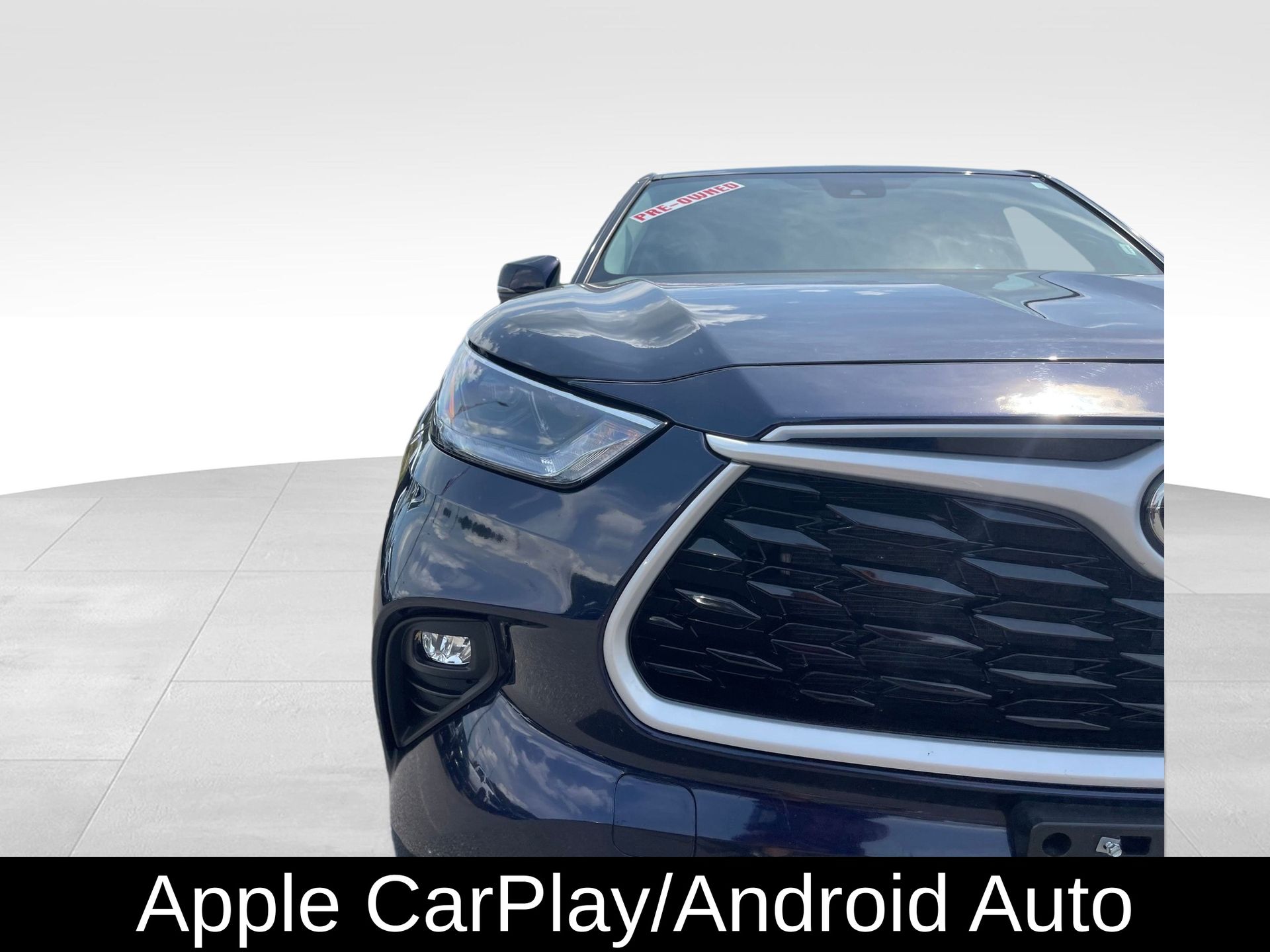 2023 Toyota Highlander LE photo 3