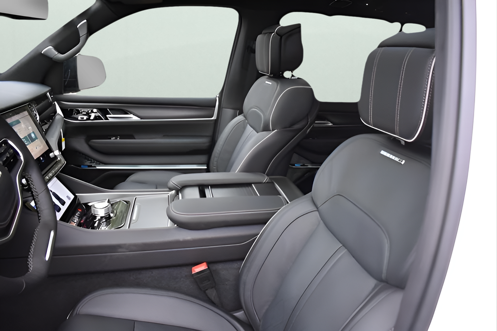 2025 Jeep Grand Wagoneer II photo 16