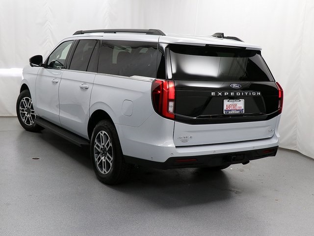 2025 Ford Expedition MAX photo 3