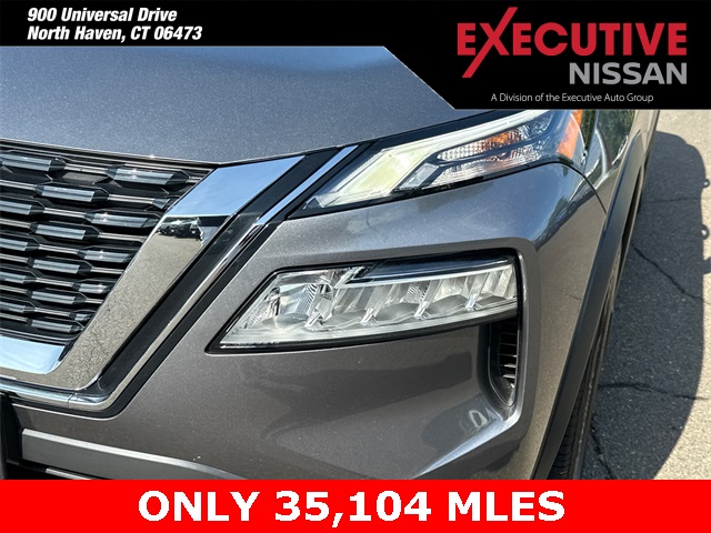 2022 Nissan Rogue SV photo 2