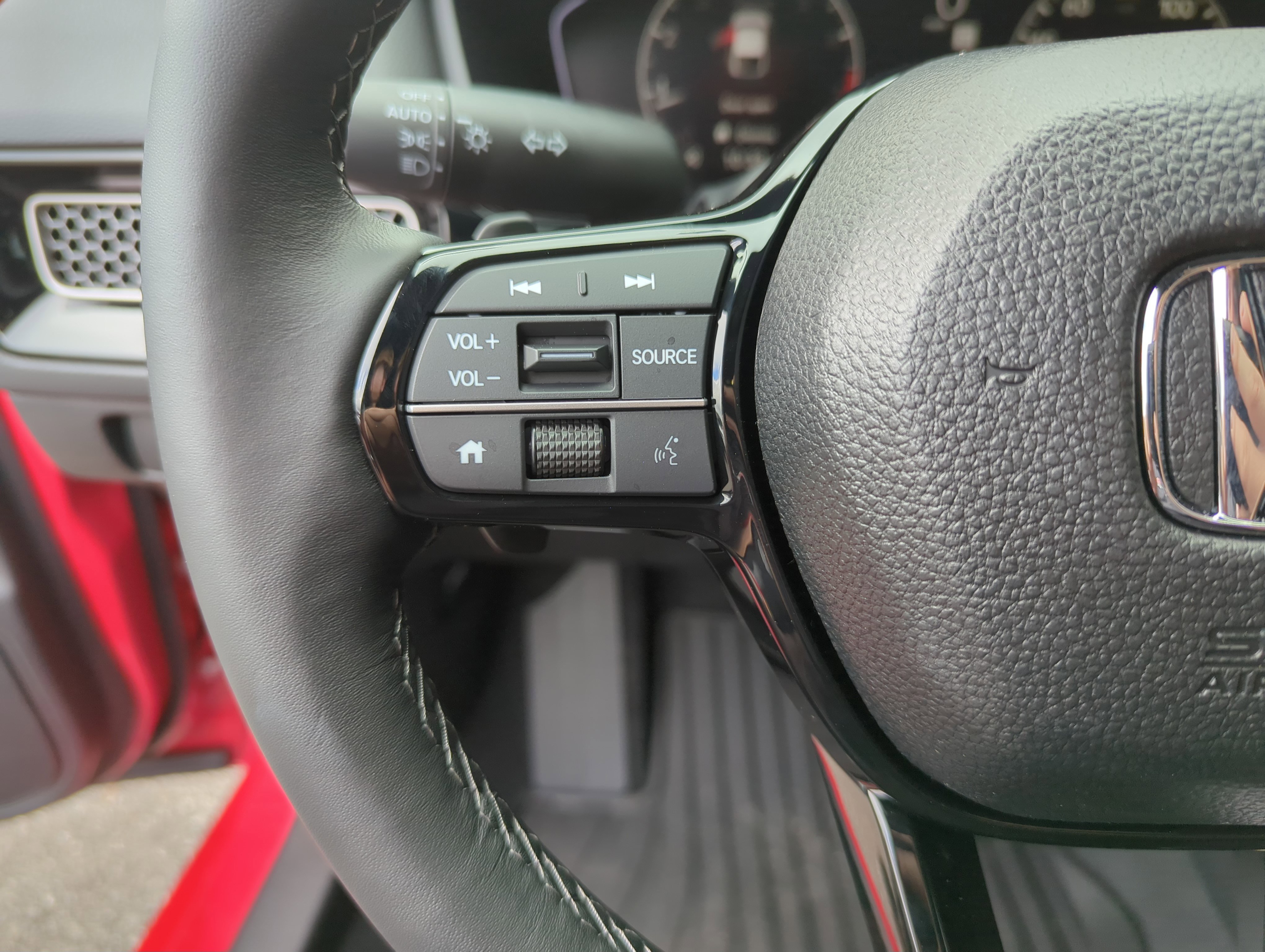 2025 Honda Civic Hatchback Sport photo 4