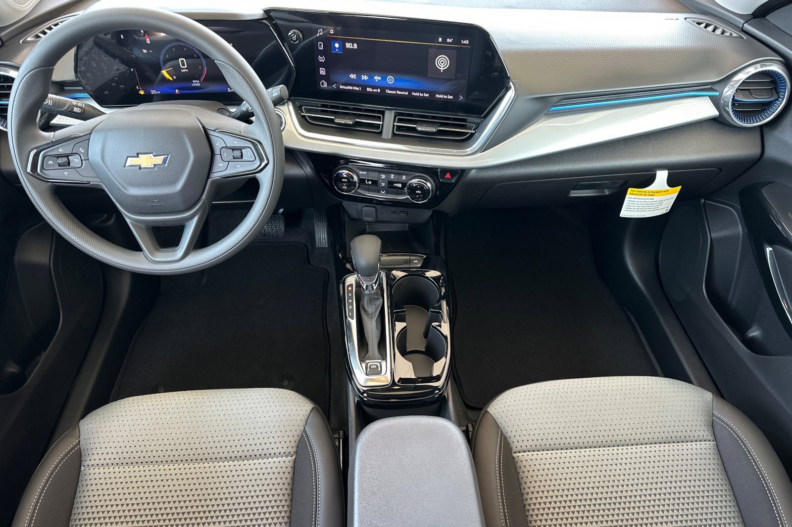 2025 Chevrolet Trax LT photo 13