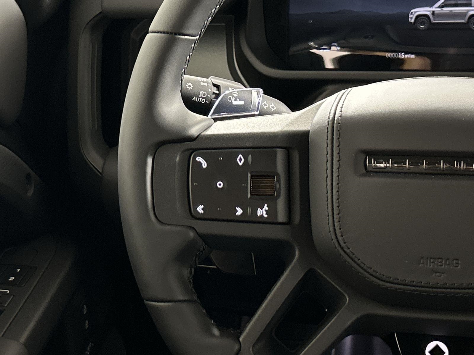 2025 Land Rover Defender 110 photo 12