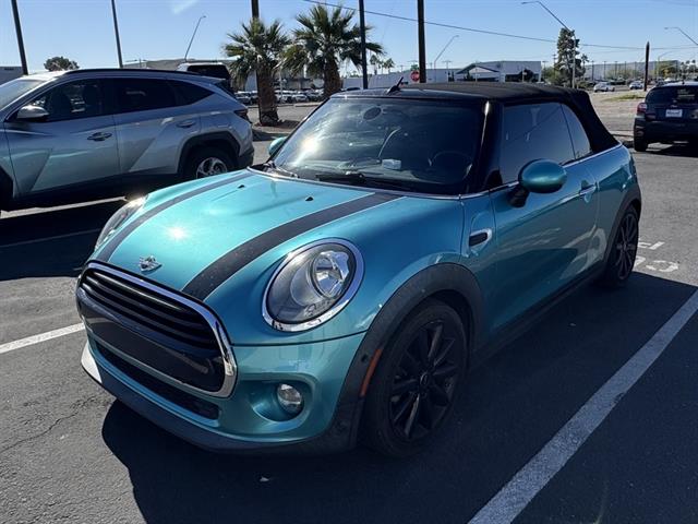 2018 MINI Cooper Base's photo