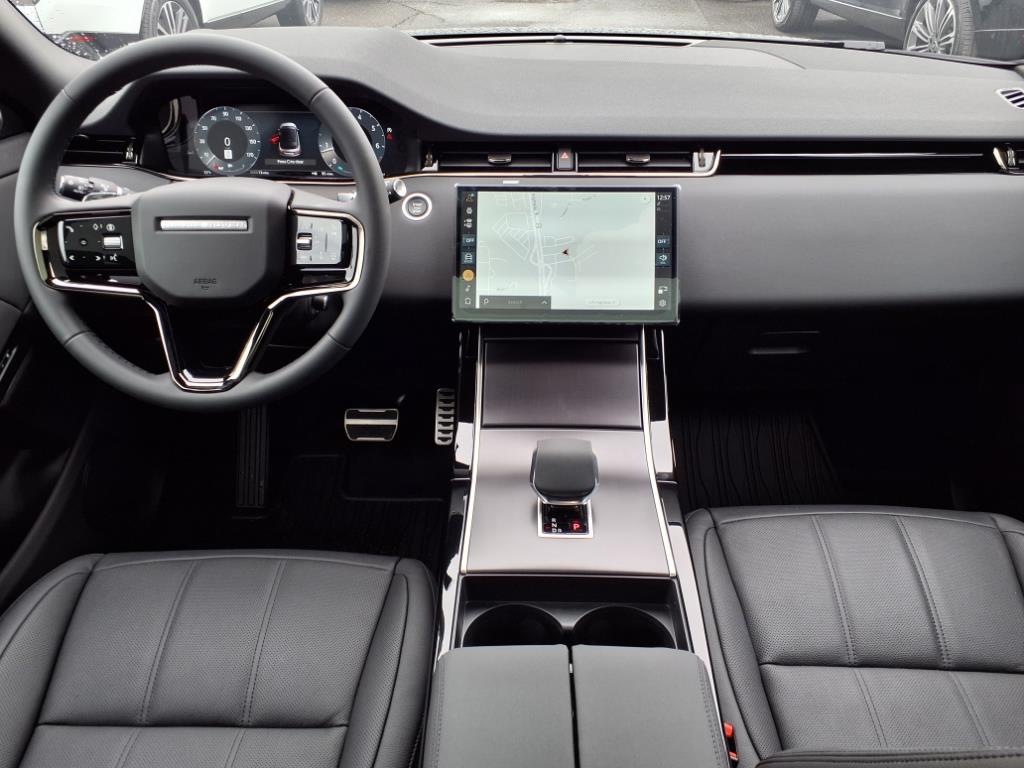 2026 Land Rover Range Rover Evoque Dynamic SE photo 4