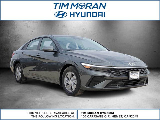 2025 Hyundai Elantra SE's photo