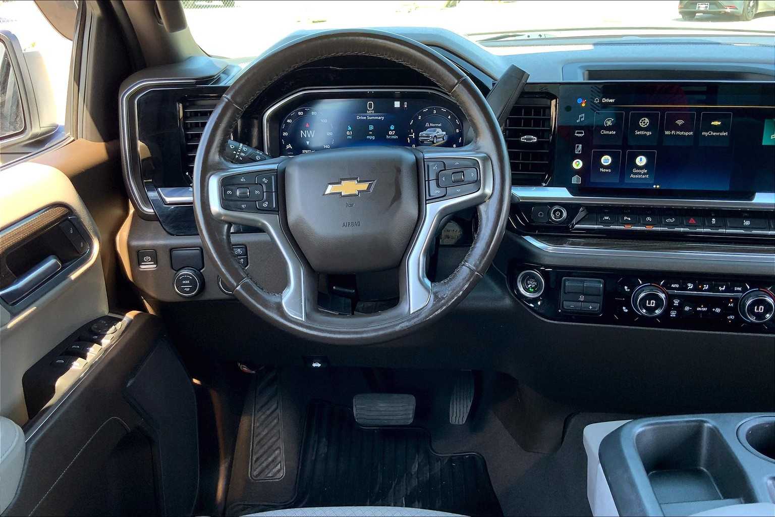 2022 Chevrolet Silverado 1500 LT photo 5