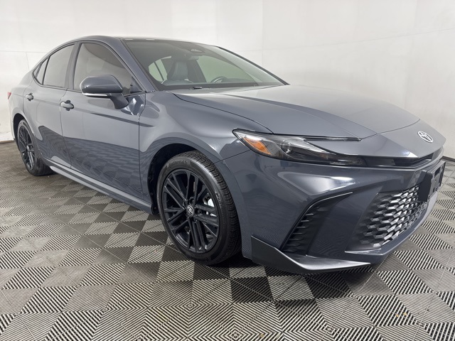 2025 Toyota Camry SE's photo