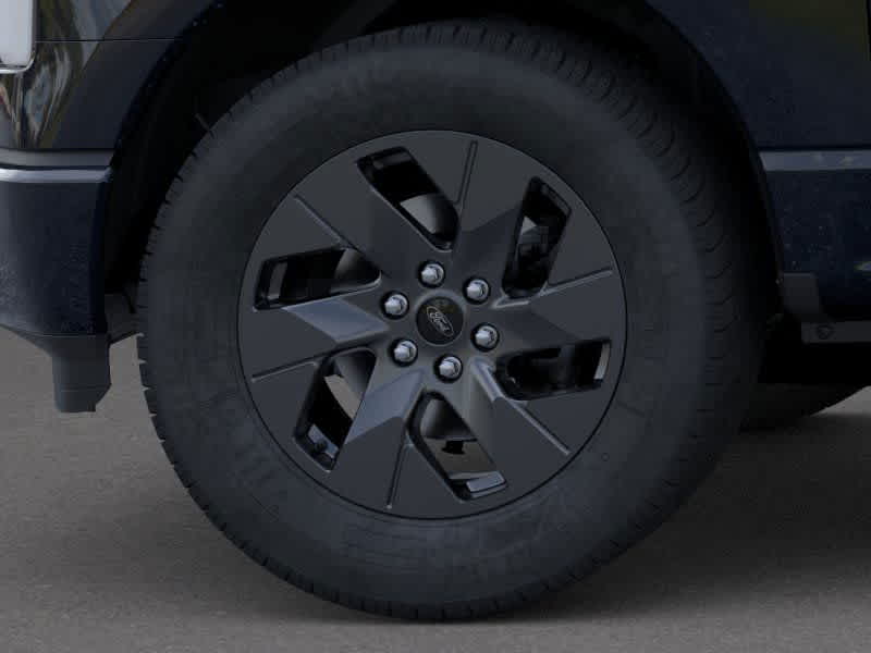 2025 Ford F-150 Lightning photo 17