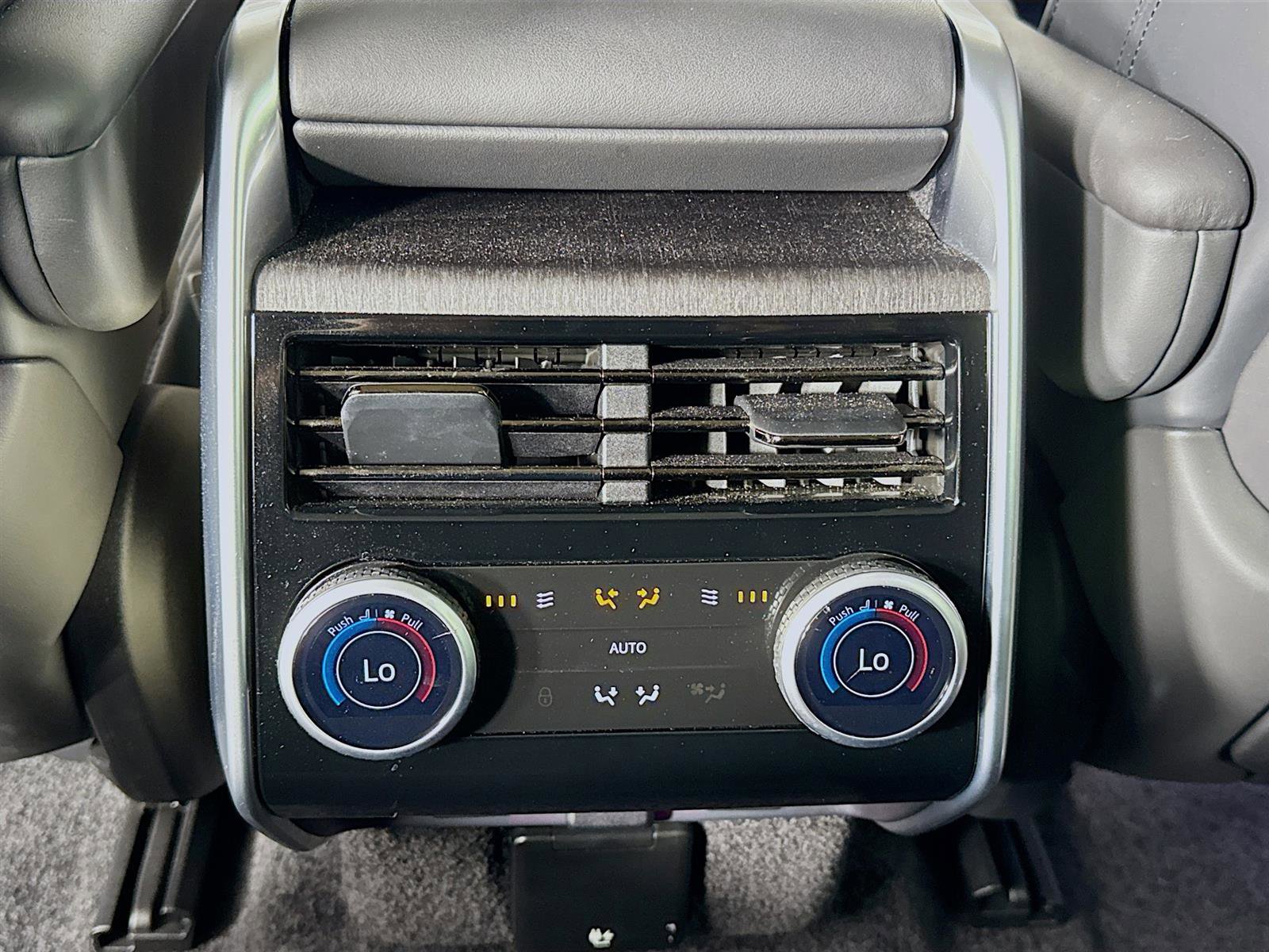 2023 Land Rover Range Rover SE photo 22