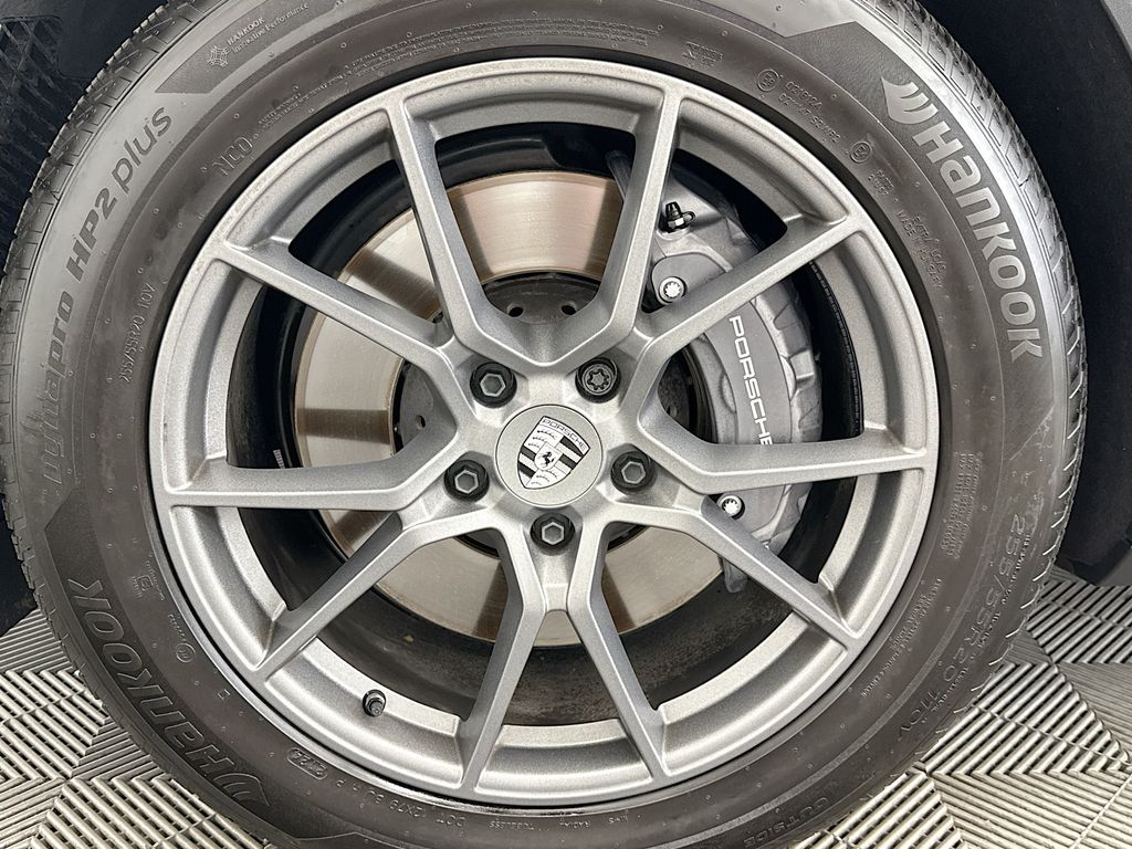 2025 Porsche Cayenne Coupe Base photo 26