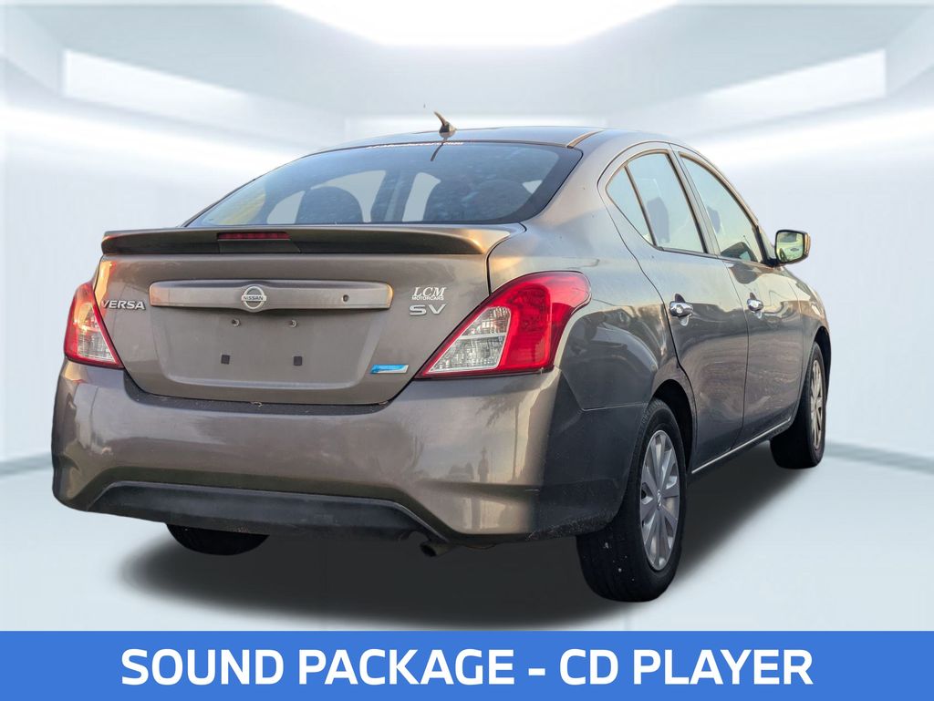 2016 Nissan Versa 1.6 SV photo 3