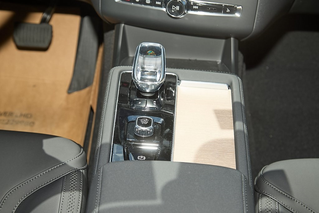 2025 VOLVO XC90 - Image 27