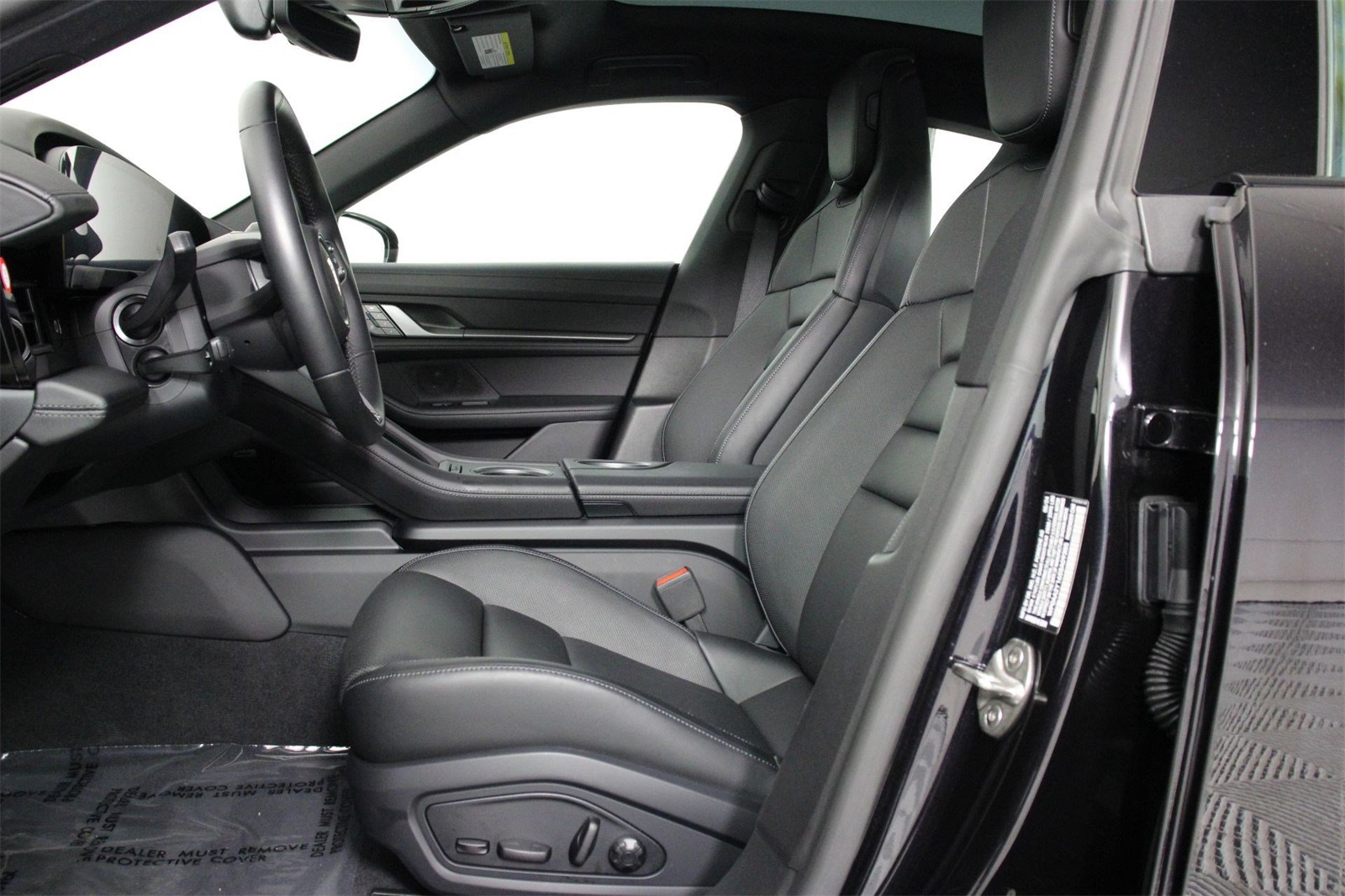 2025 Porsche Taycan photo 5