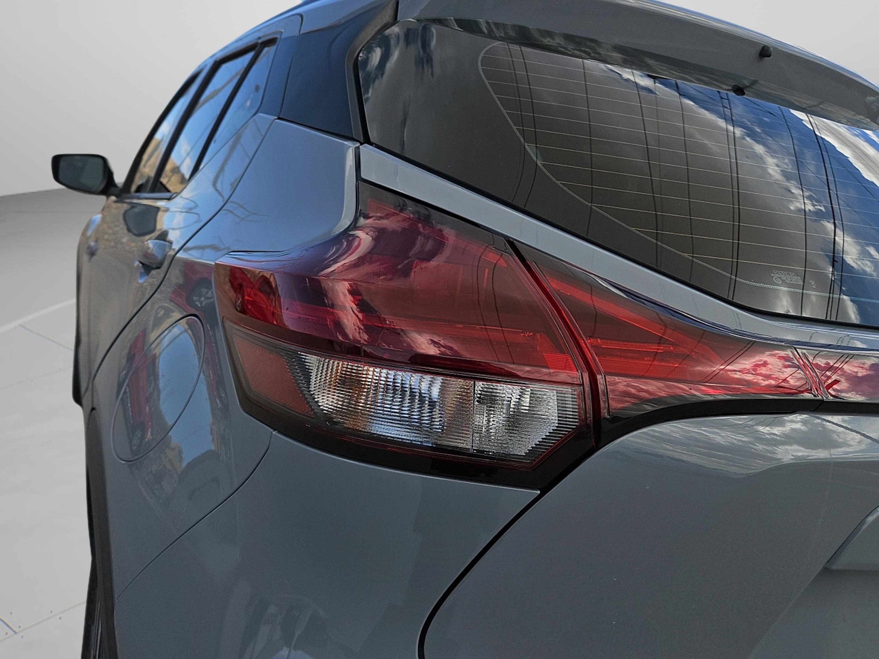 2023 Nissan Kicks SR photo 27