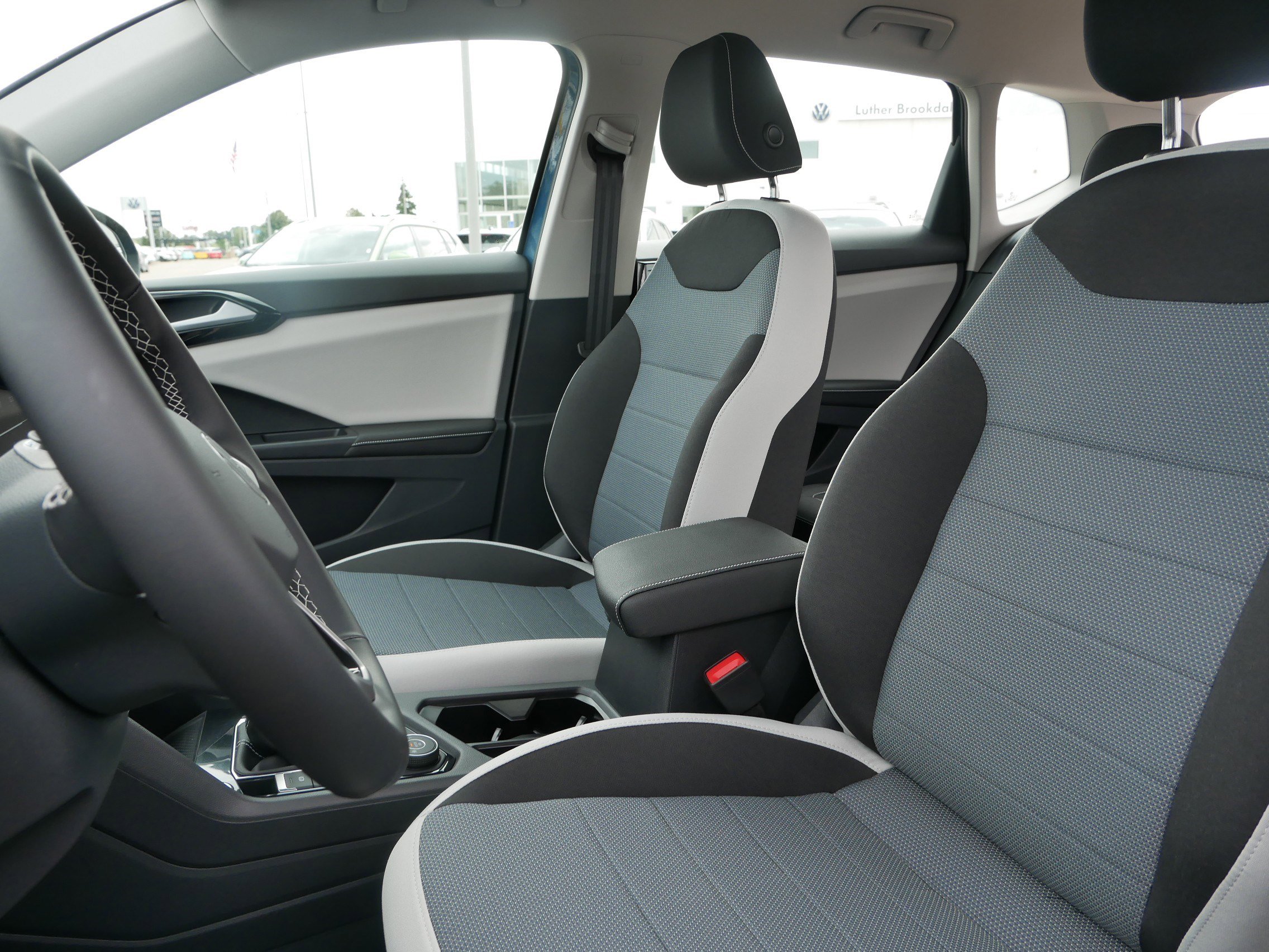 2025 Volkswagen Taos S photo 4