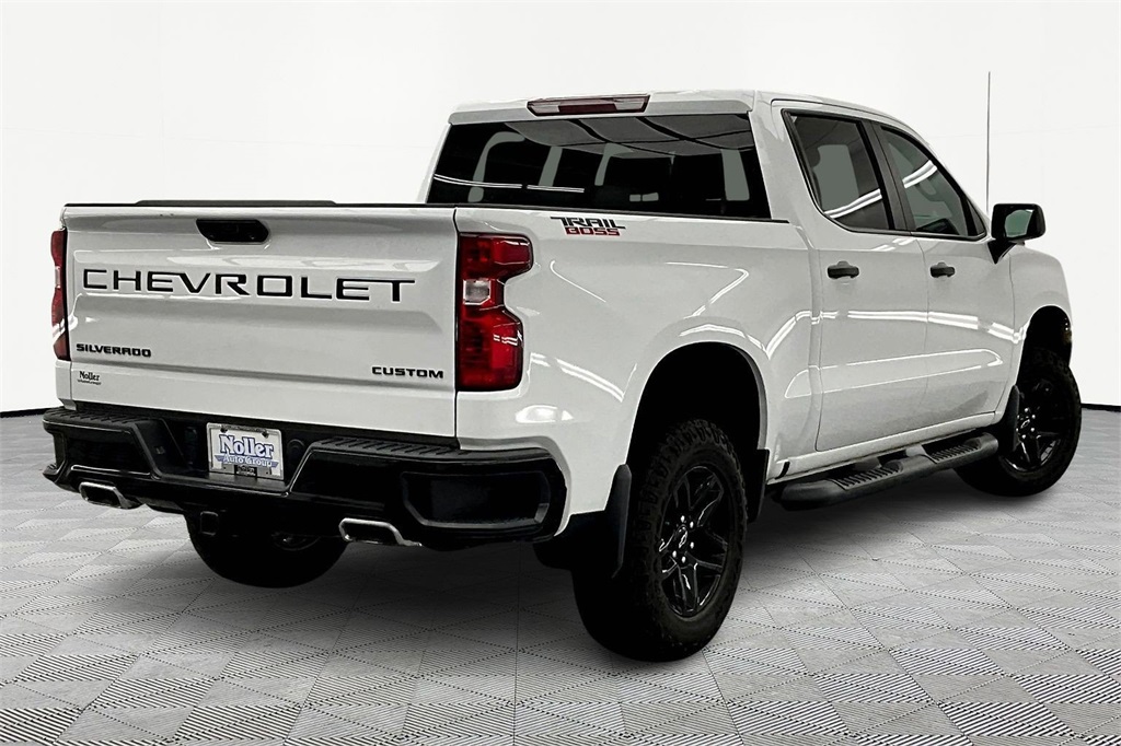 Used 2023 Chevrolet Silverado 1500 Custom with VIN 3GCUDCED7PG220602 for sale in Kansas City