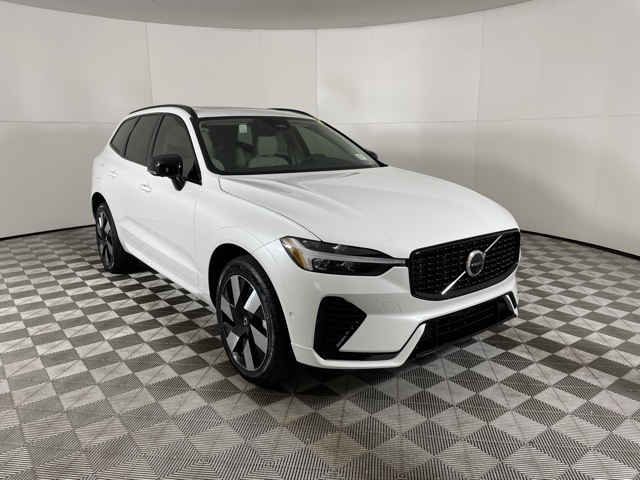 2024 Volvo XC60 Recharge T8 Plus photo 2