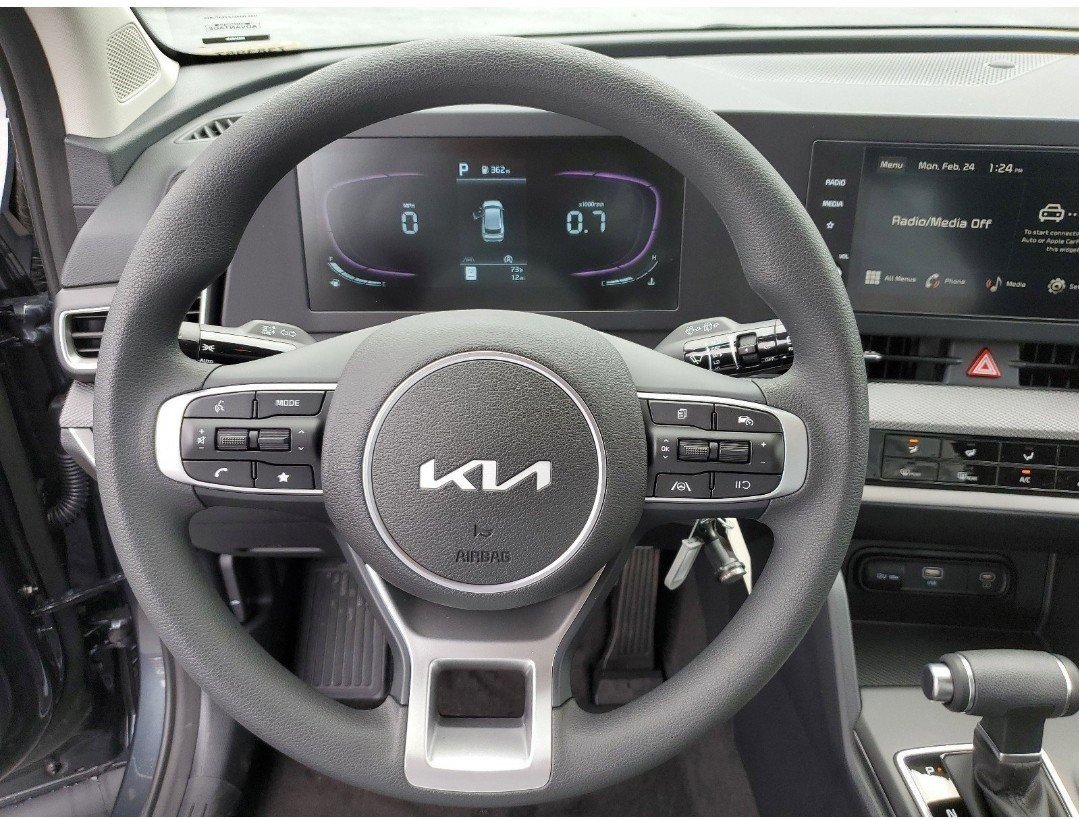 2025 Kia Sportage LX photo 18