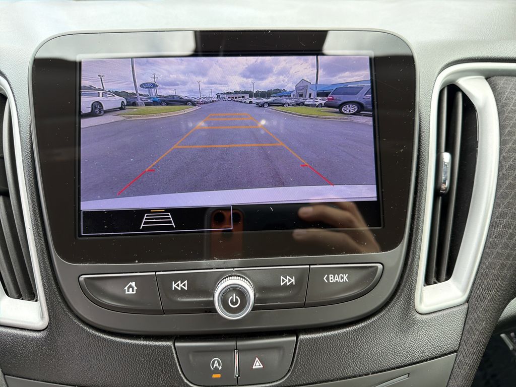 2024 Chevrolet Malibu 1LT photo 3