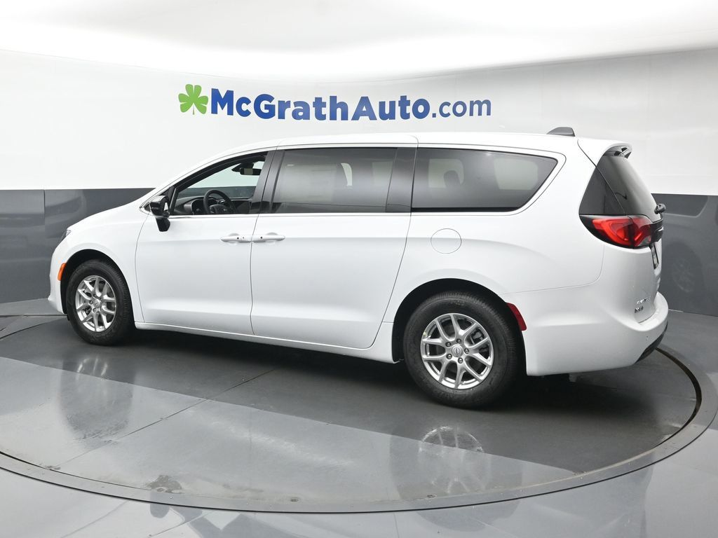 2026 Chrysler Voyager LX photo 21