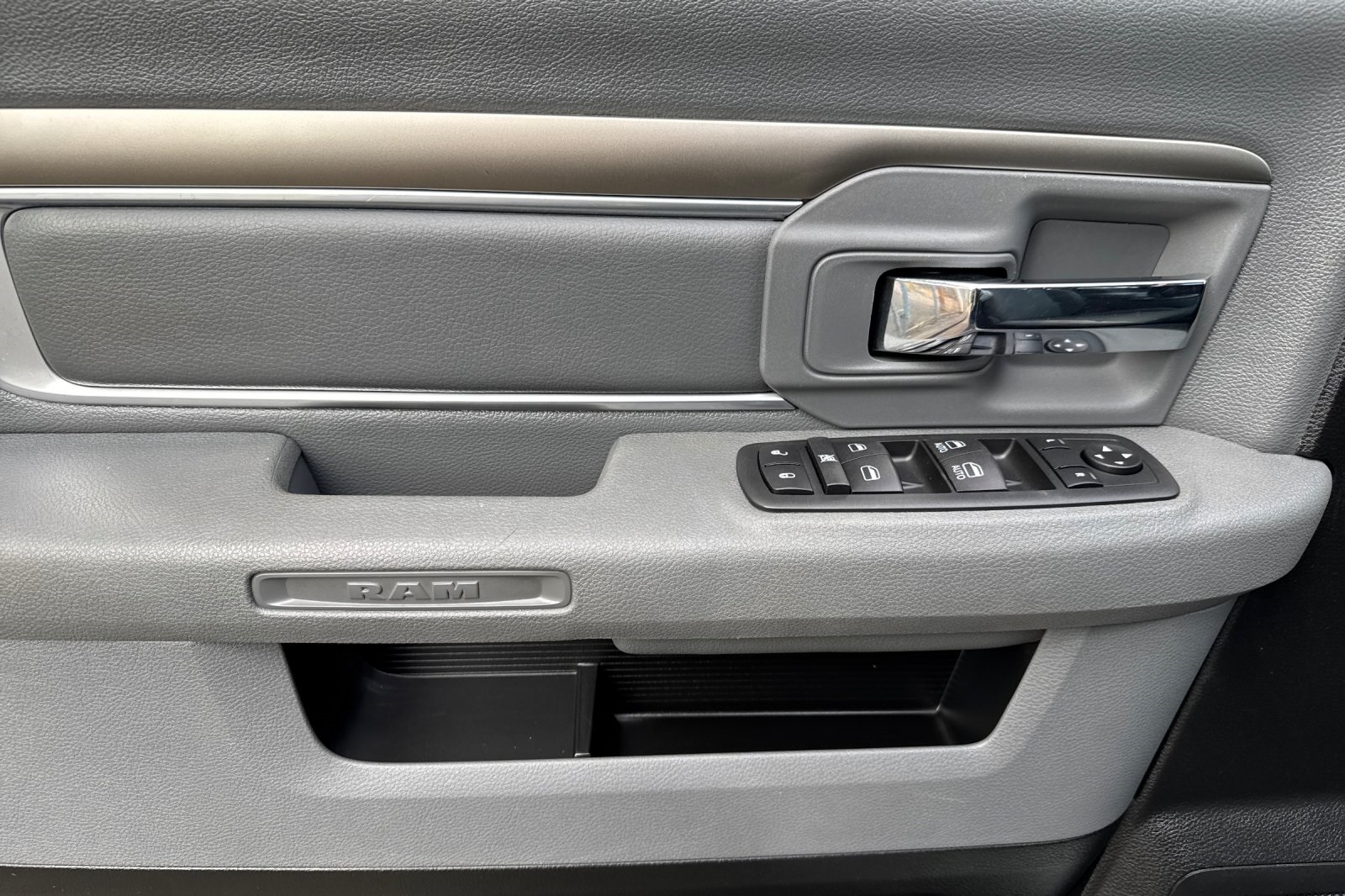 2020 Ram 1500 Classic SLT photo 11
