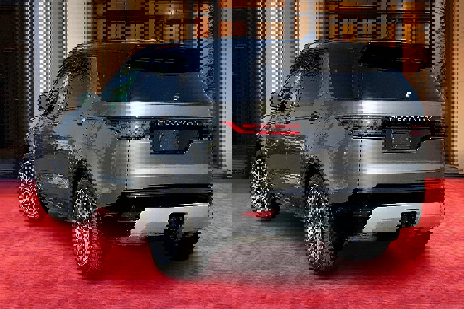 2025 Land Rover Discovery Metropolitan Edition photo 2
