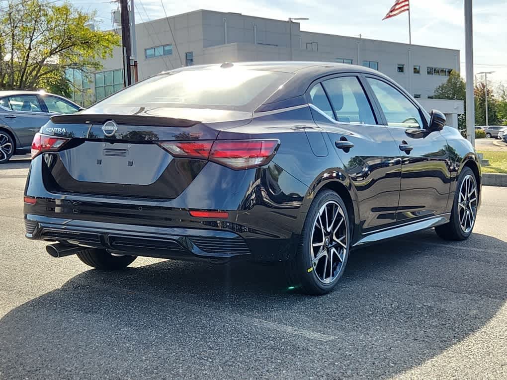 2025 Nissan Sentra SR photo 2