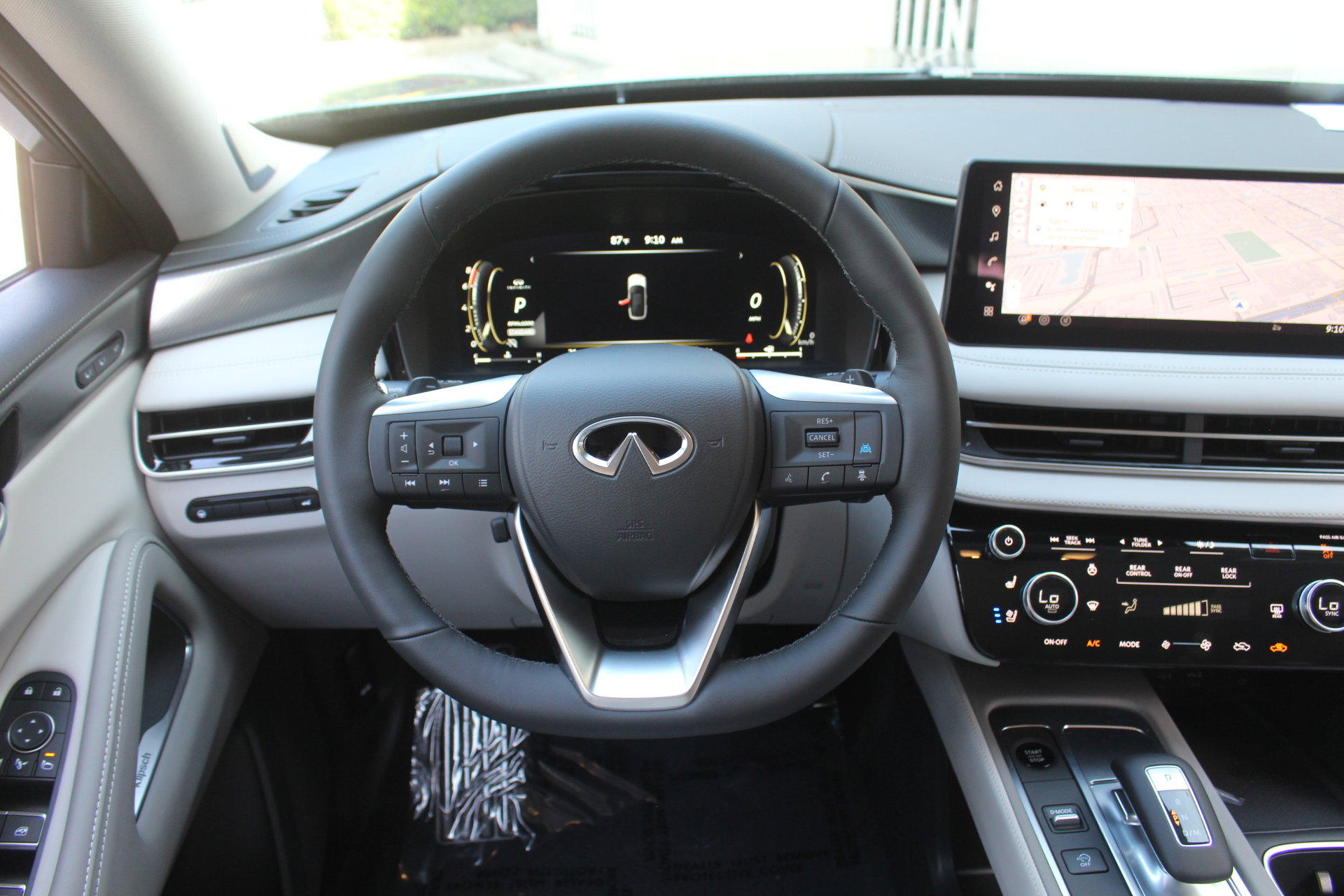 2026 Infiniti QX60 Luxe photo 16