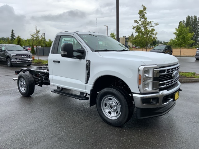 2025 Ford F-350 photo 3