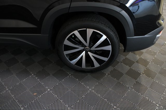 2024 Volkswagen Taos SE photo 19