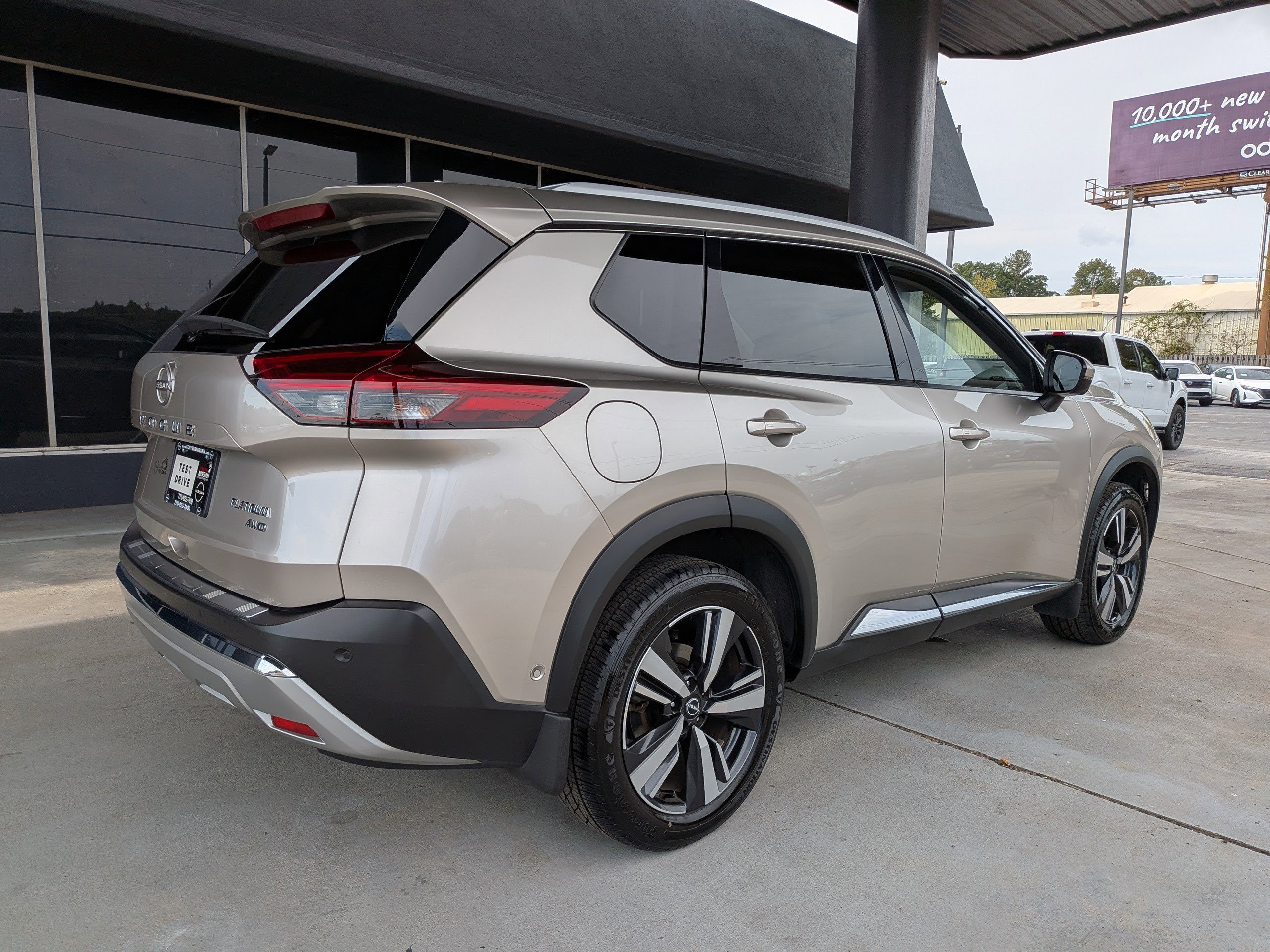 2023 Nissan Rogue Platinum photo 3