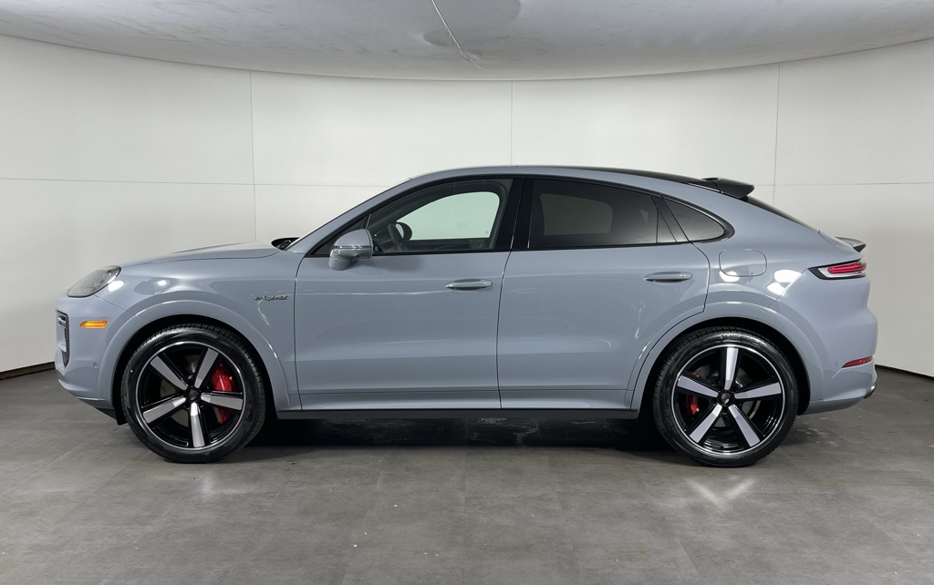 2025 Porsche Cayenne E-Hybrid Coupe Turbo photo 2